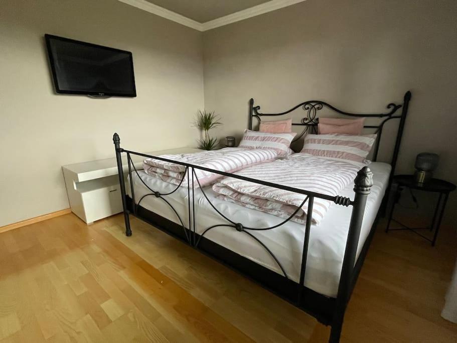 Ferienwohnung Leuchtbergblick Mit Terrasse Und Pkw Stellplatz Eschwege Extérieur photo